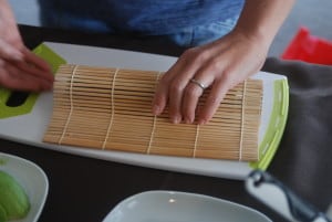 sushi lesson finishing-sushi-roll