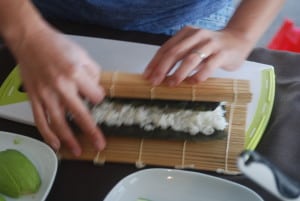sushi lesson rolling-sushi-roll