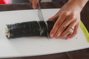 sushi lesson slicing-sushi-roll