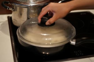how to make gyoza - steaming the frying dumplings