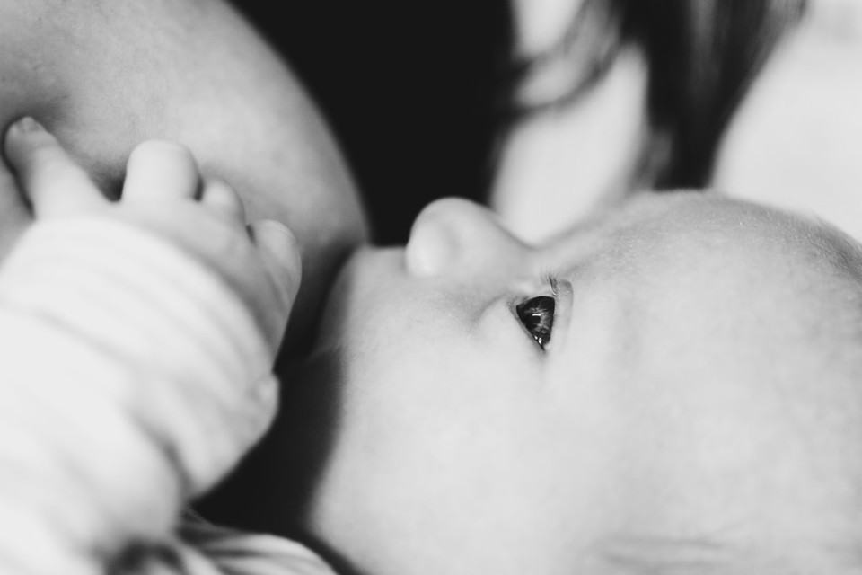Weaning your baby off breastmilk